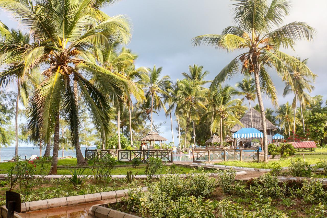 Mermaids Cove Beach Resort & Spa Uroa Exterior photo
